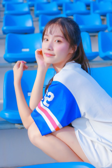 办公室的超短裙女教师美女